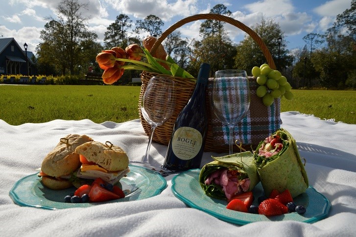 Picnic-basket-with-Twisted Sprocket Cafe-food